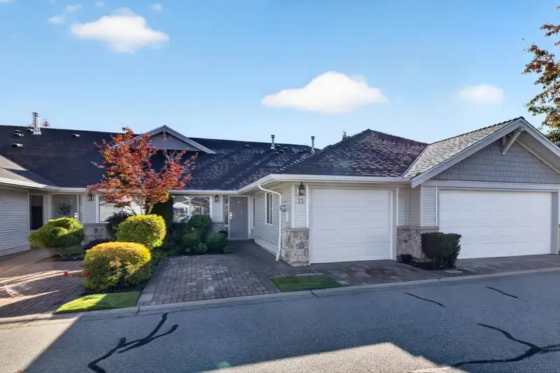 23 17516 4 AVENUE - photo 2 of 40