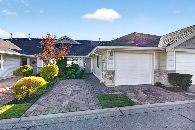 23 17516 4 AVENUE - photo 3 of 40