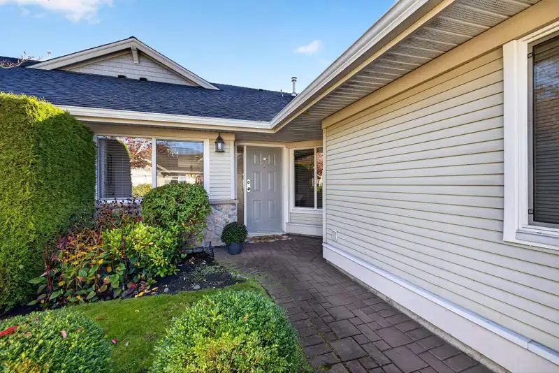 23 17516 4 AVENUE - photo 4 of 40