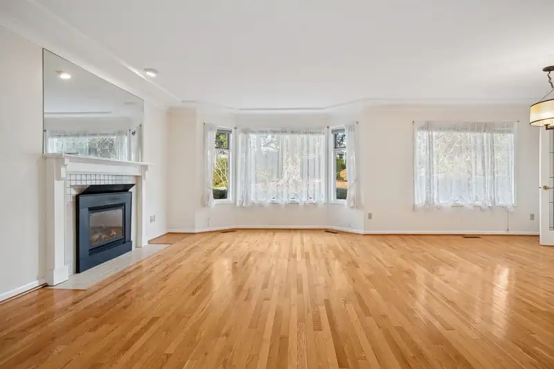 1 12923 17 AVENUE - photo 4 of 32