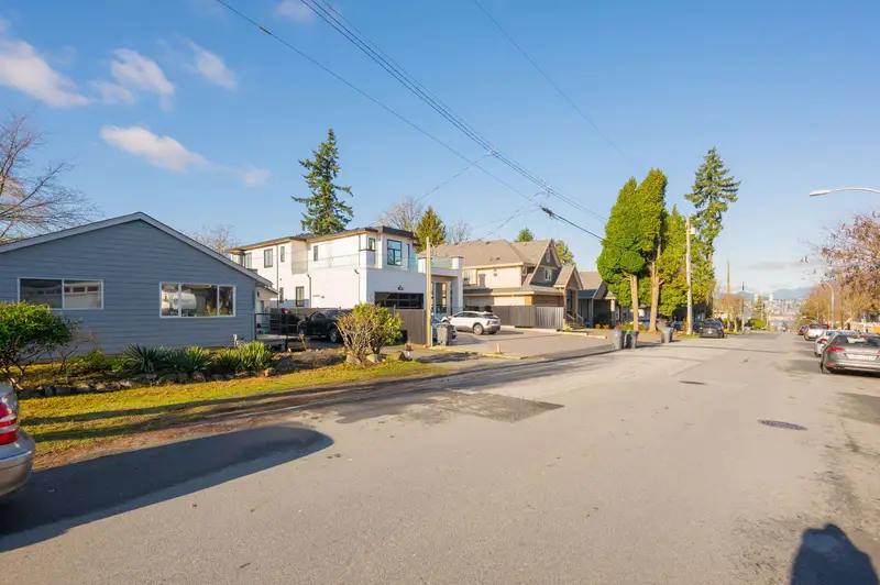 10843 130 STREET - photo 4 of 25