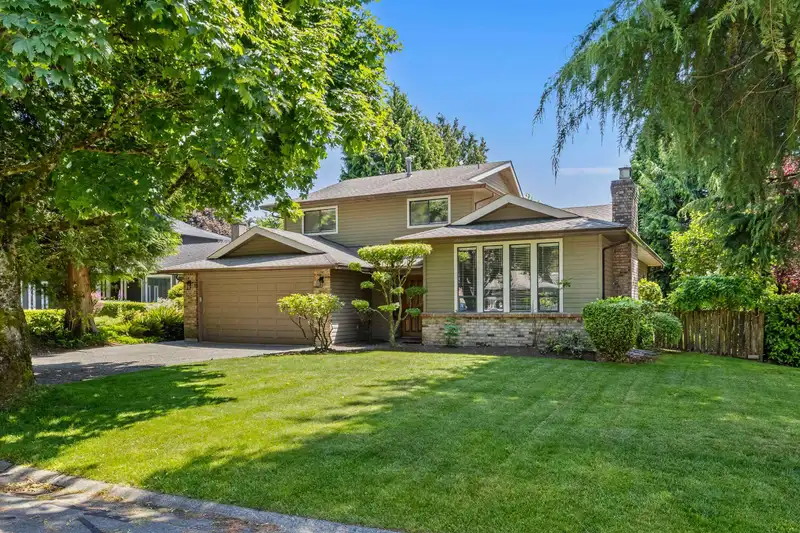 14450 19 AVENUE - photo 1 of 38