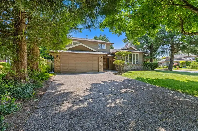 14450 19 AVENUE - photo 3 of 38