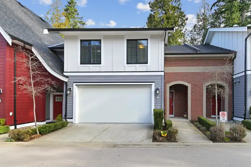 110 2853 HELC PLACE - photo 1 of 40