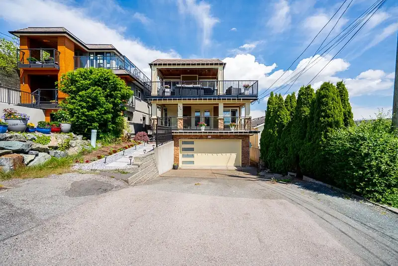 976 PARKER STREET - photo 3 of 25