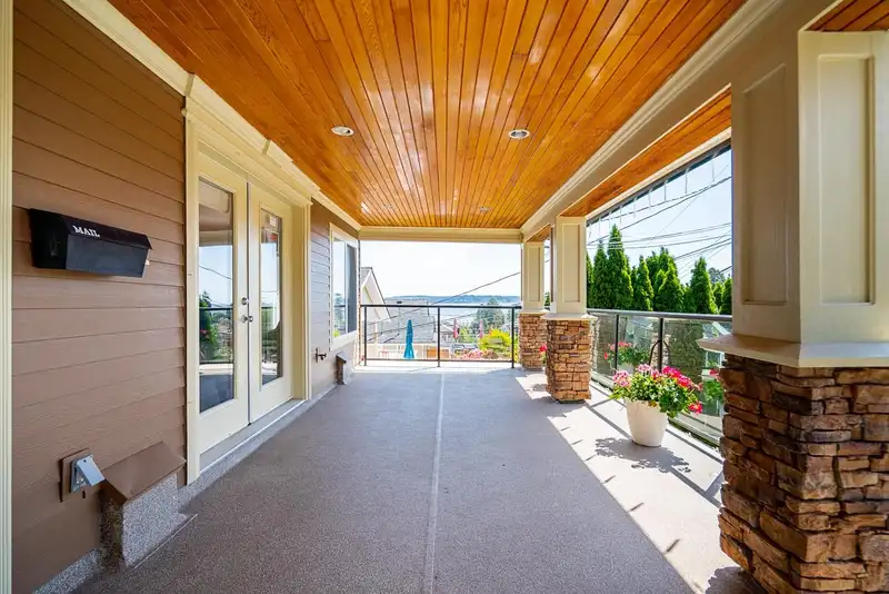 976 PARKER STREET - photo 4 of 25