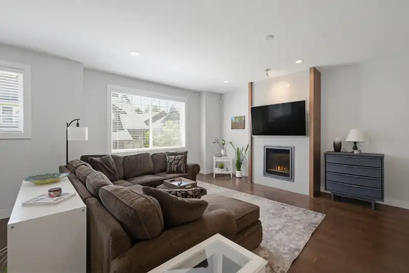 50 15988 32 AVENUE - photo 3 of 40