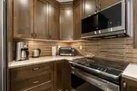 859 HABGOOD STREET - thumbnail 9