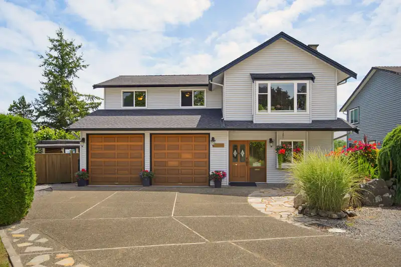 16068 10A AVENUE - photo 1 of 39