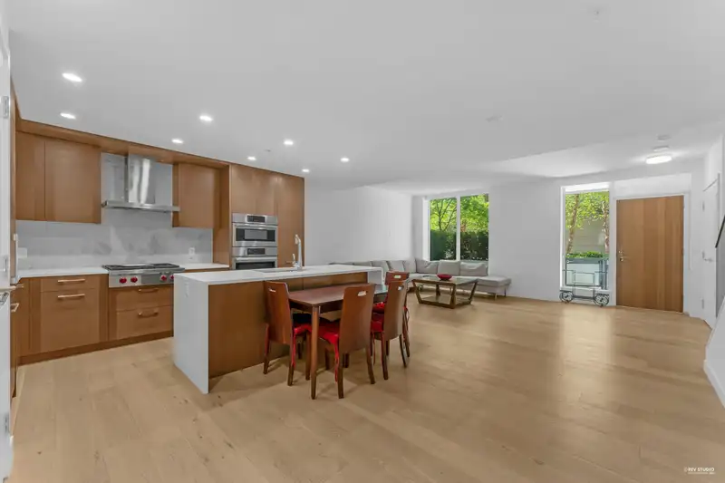 TH8 1439 GEORGE STREET - photo 2 of 26