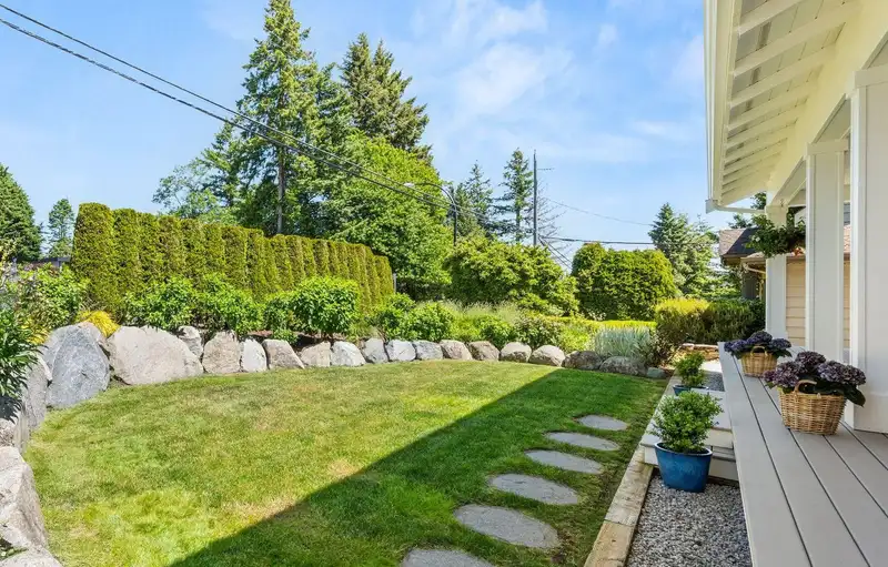 15682 THRIFT AVENUE - photo 2 of 40