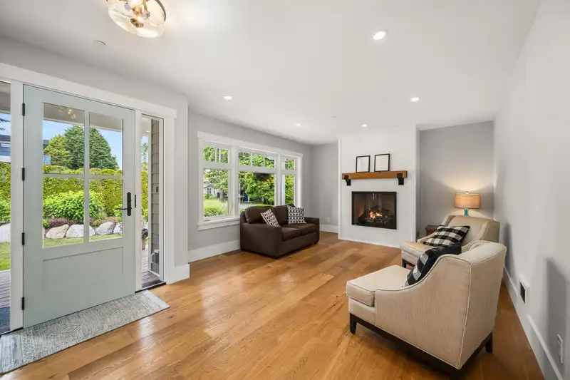 15682 THRIFT AVENUE - photo 3 of 40