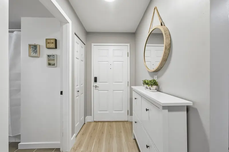 111 6820 RUMBLE STREET - photo 2 of 25