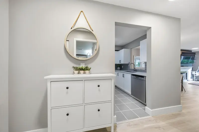 111 6820 RUMBLE STREET - photo 3 of 25