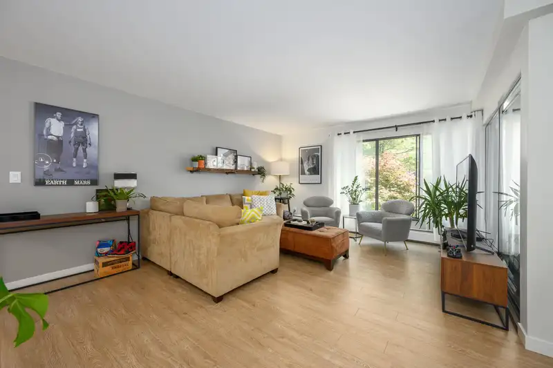 206 1437 FOSTER STREET - photo 4 of 26