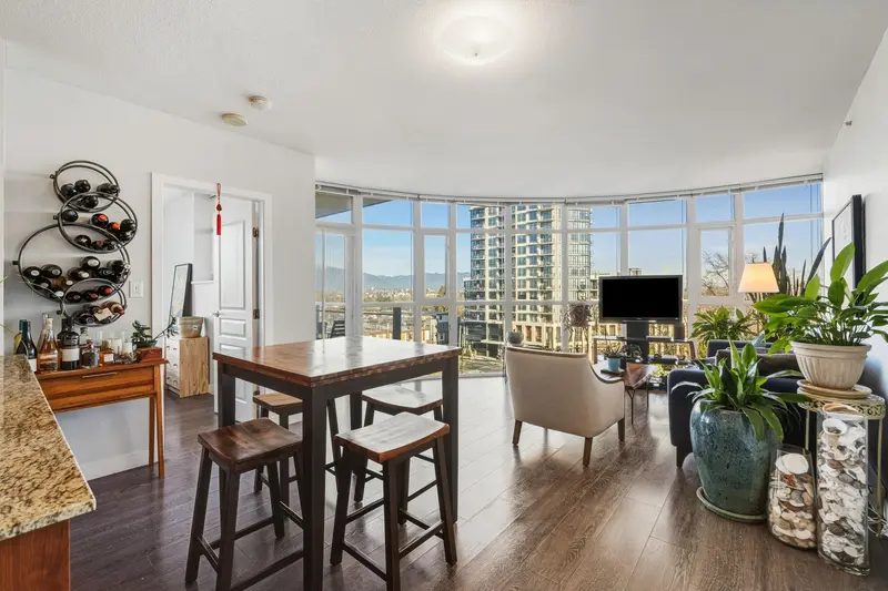 751 1483 E KING EDWARD AVENUE - photo 2 of 25