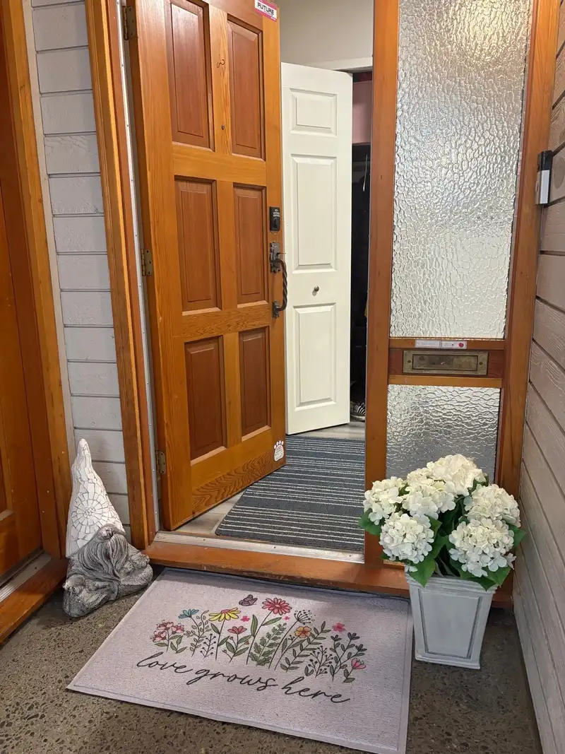 1483 MERKLIN STREET - photo 3 of 39