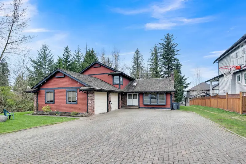 6643 181 STREET - photo 2 of 25