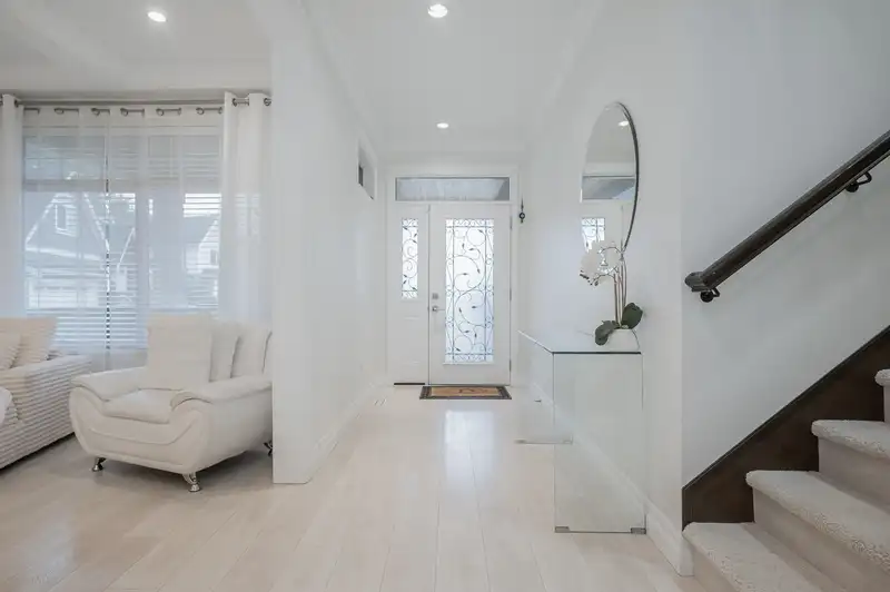 17447 0A AVENUE - photo 2 of 38
