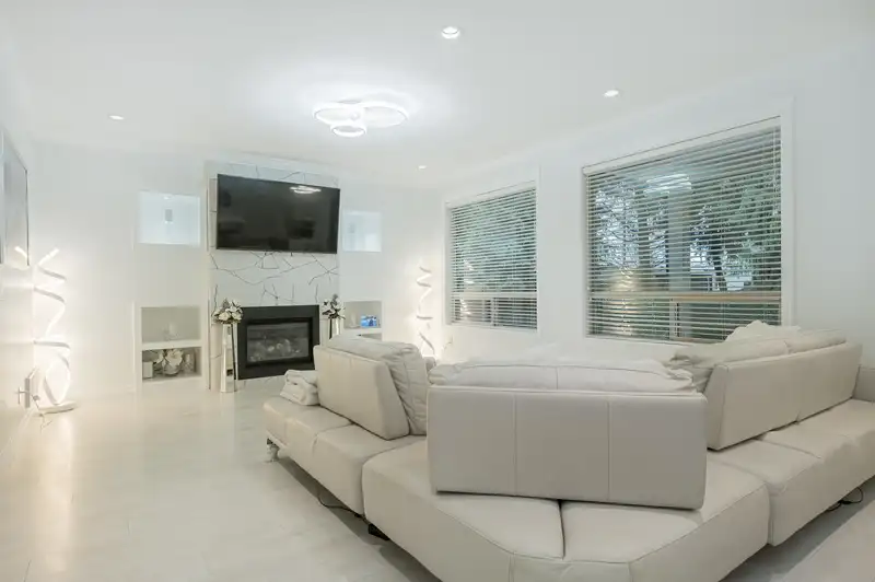 17447 0A AVENUE - photo 3 of 38