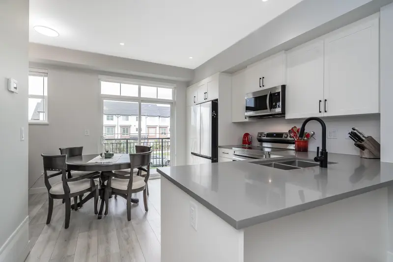 147 20180 84 AVENUE - photo 2 of 25