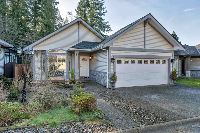 122 BLACKBERRY DRIVE - photo 2 of 25