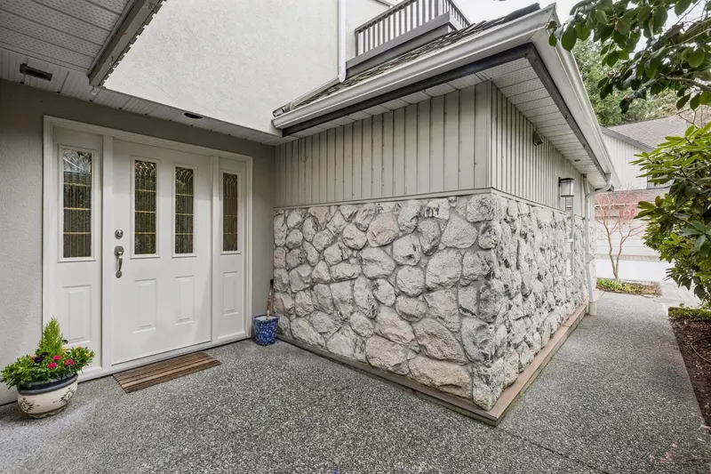 25 1001 NORTHLANDS DRIVE - photo 4 of 25