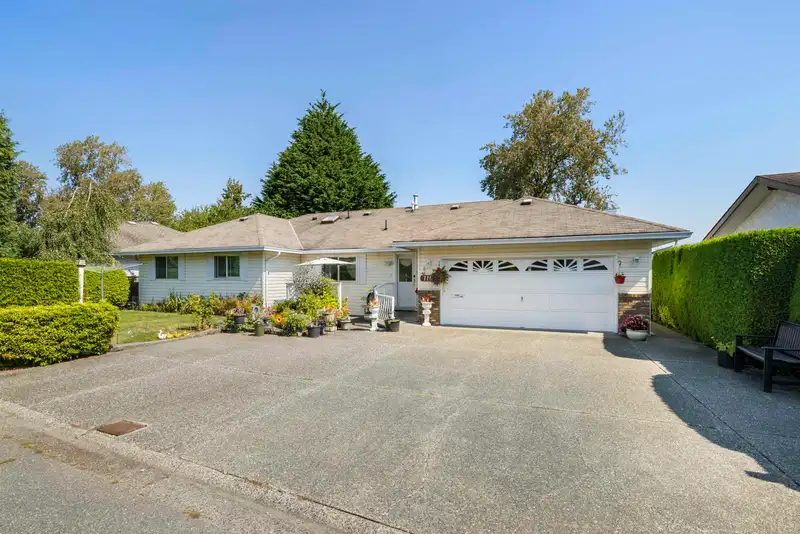 1163 KING GEORGE BOULEVARD - photo 1 of 30