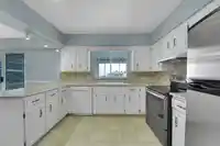 13058 MARINE DRIVE - thumbnail 12
