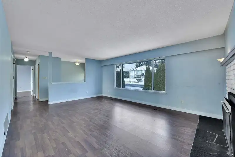 13058 MARINE DRIVE - photo 3 of 13