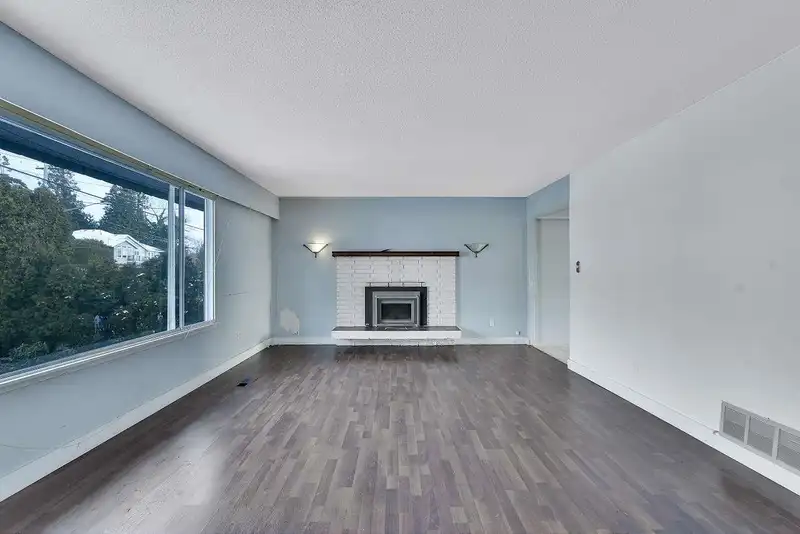 13058 MARINE DRIVE - photo 4 of 13