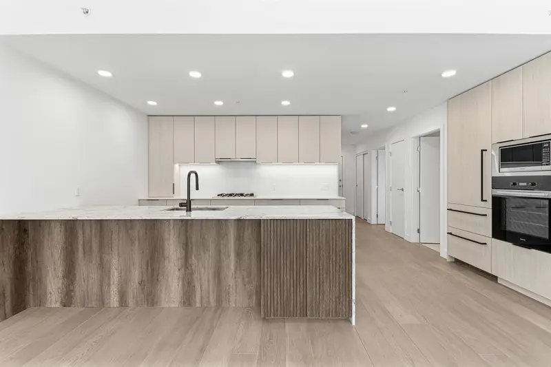 204 3590 W 39TH AVENUE - photo 3 of 20