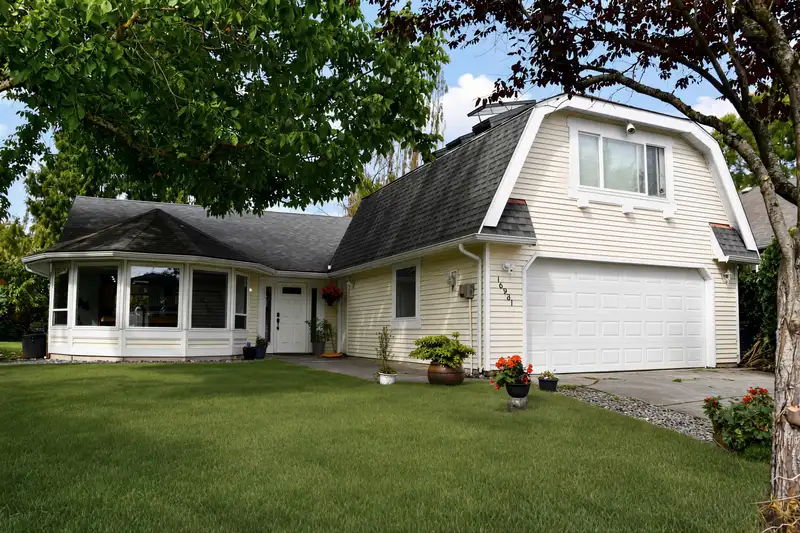 16281 11 AVENUE - photo 1 of 25