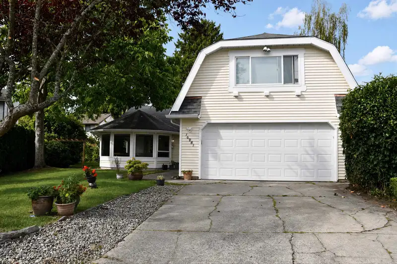 16281 11 AVENUE - photo 3 of 25