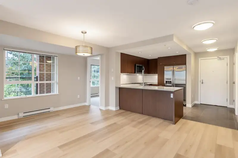 205 2940 KING GEORGE BOULEVARD - photo 3 of 25