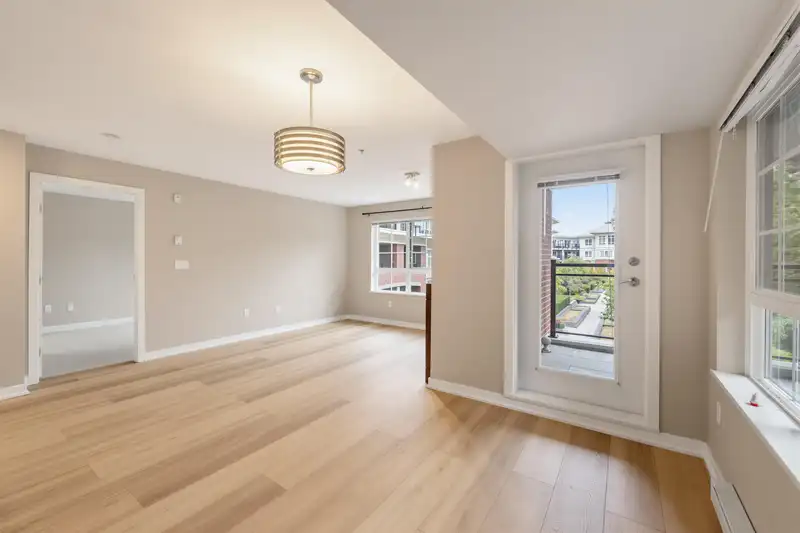 205 2940 KING GEORGE BOULEVARD - photo 4 of 25