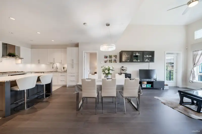 410 15360 20 AVENUE - photo 4 of 18