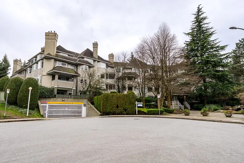 303 3738 NORFOLK STREET - photo 3 of 25