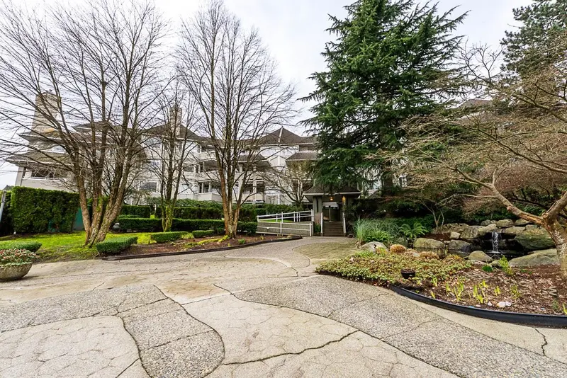 303 3738 NORFOLK STREET - photo 4 of 25