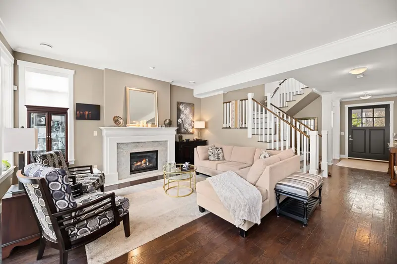 3711 142ND STREET - photo 3 of 25