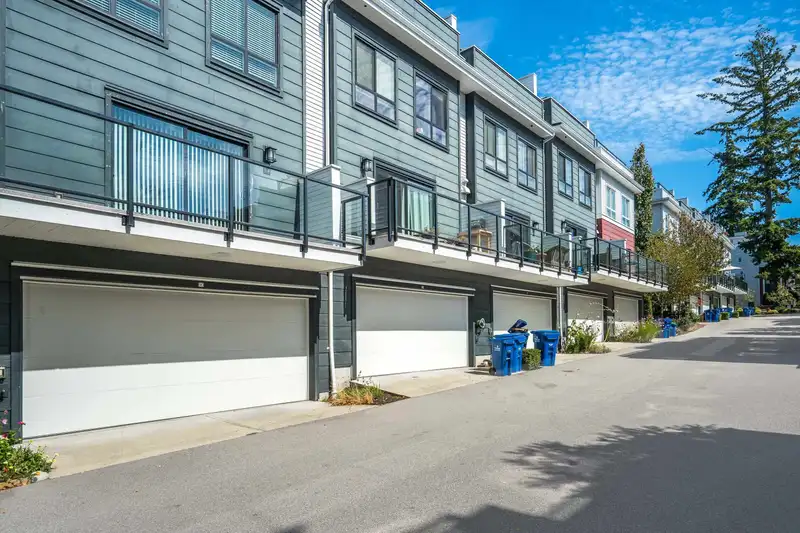 90 2280 163 STREET - photo 3 of 25