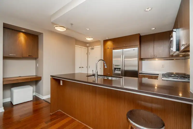 303 2950 KING GEORGE BOULEVARD - photo 3 of 38