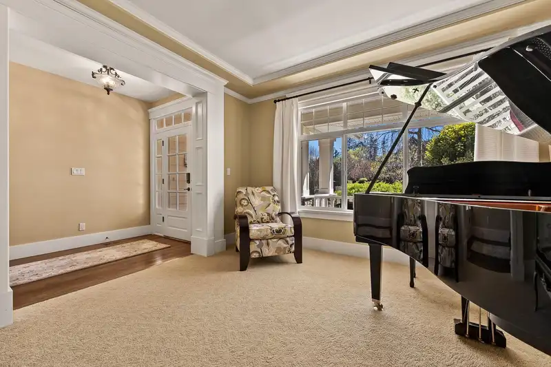 14059 33B AVENUE - photo 3 of 37