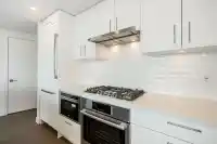 610 1588 JOHNSTON ROAD - thumbnail 1