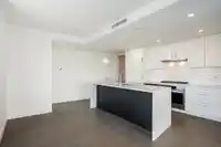 610 1588 JOHNSTON ROAD - thumbnail 9