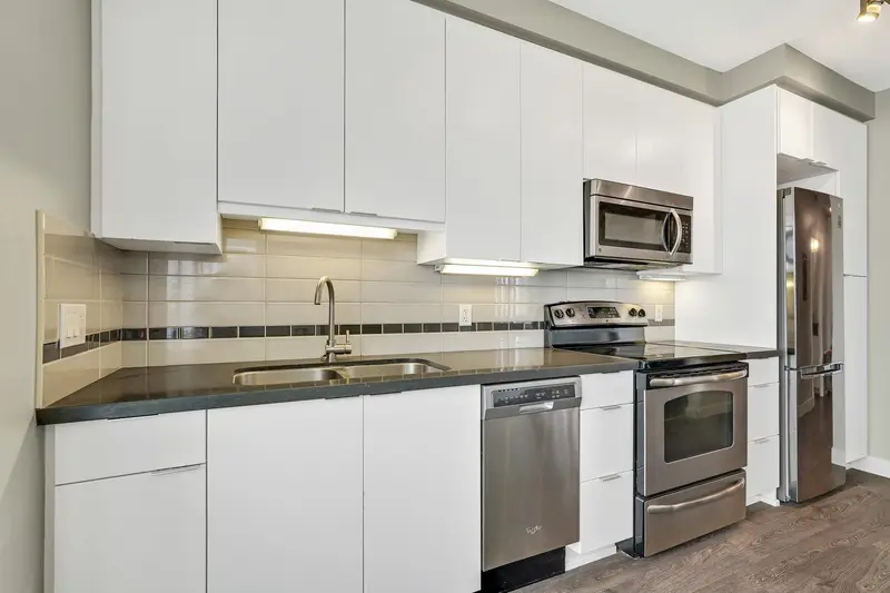 708 9025 HIGHLAND COURT - photo 3 of 21