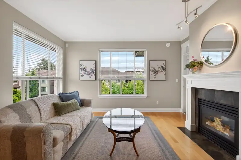 403 15357 17A AVENUE - photo 3 of 28