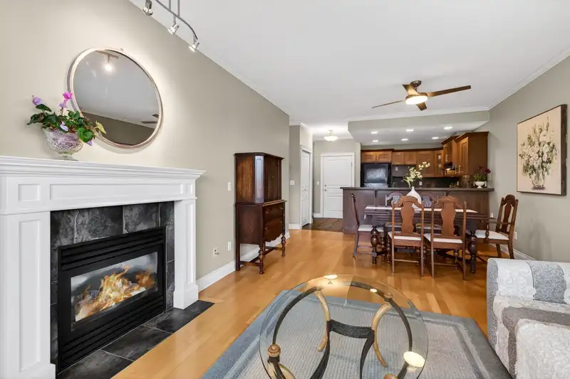 403 15357 17A AVENUE - photo 4 of 28