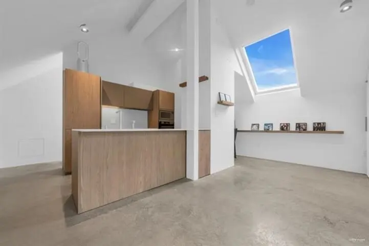 3 829 KEEFER STREET - photo 2 of 17