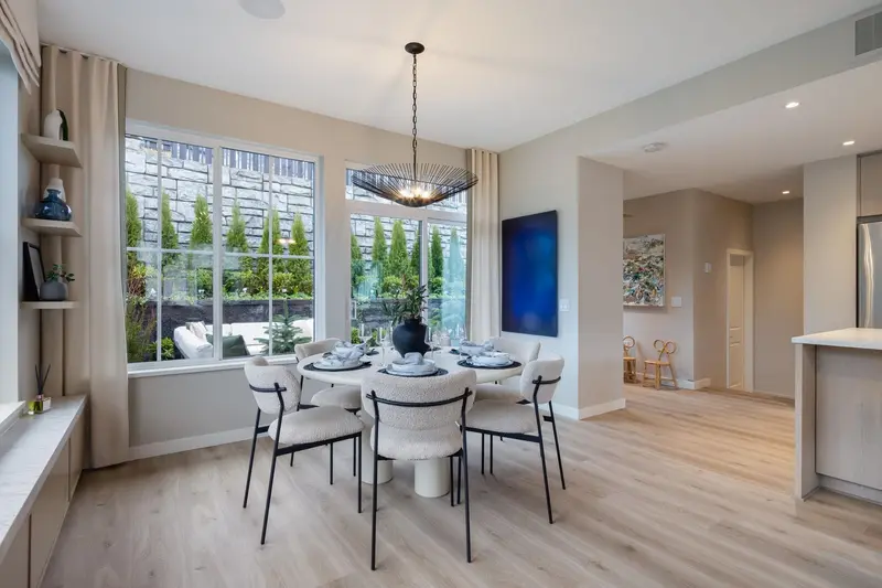 165 3637 SHEFFIELD AVENUE - photo 1 of 10